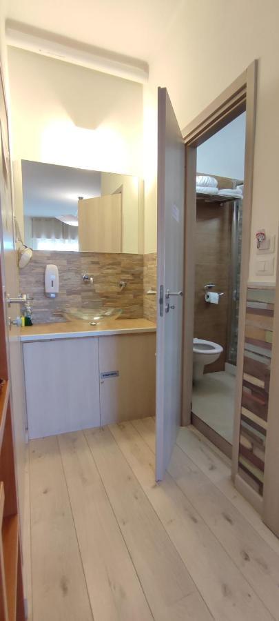 Nitto House Hotel Bari Bagian luar foto